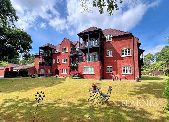 2 Bedroom Flat For Sale In Whincroft Close, Ferndown, BH22