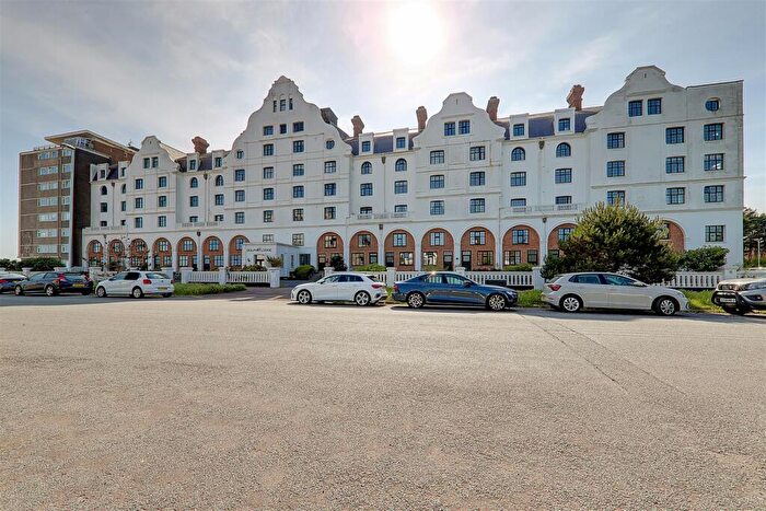 1 Bedroom Flat For Sale In Grand Avenue, Worthing, BN11