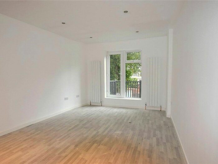 2 Bedroom Flat To Rent In Foxley Lane, Purley, CR8