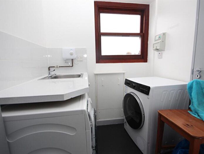 Studio To Rent In Bloxhall Road, Leyton, E10