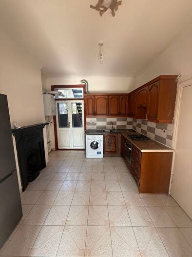 1 Bedroom Flat To Rent In London, N22