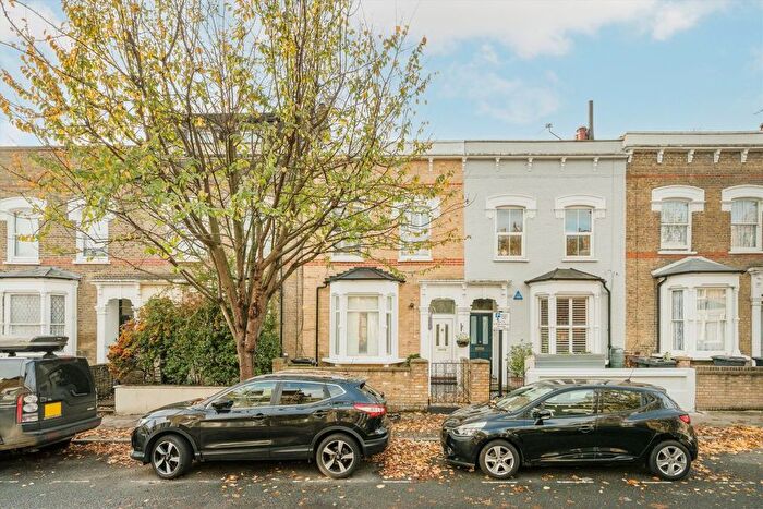 4 Bedroom Terraced House For Sale In Foulden Road, Stoke Newington, N16