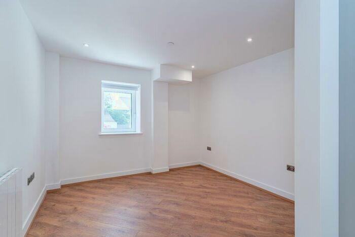 1 Bedroom Flat To Rent In Mast Quay London, SE18