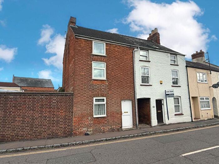 4 Bedroom End Of Terrace House For Sale In Caldecote Street, Newport Pagnell, Buckinghamshire, MK16