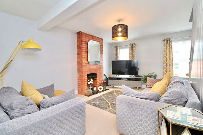 1 Bedroom Flat For Sale In South Street, Pennington, Lymington, SO41