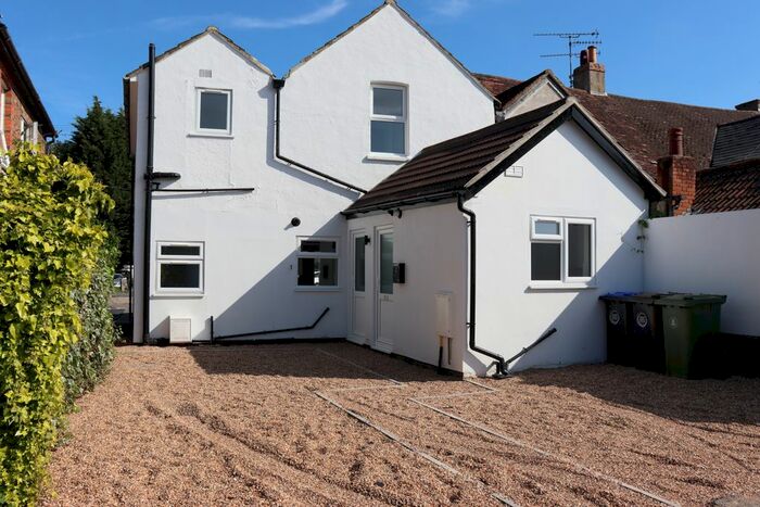 2 Bedroom Maisonette To Rent In High Street, Bagshot, GU19