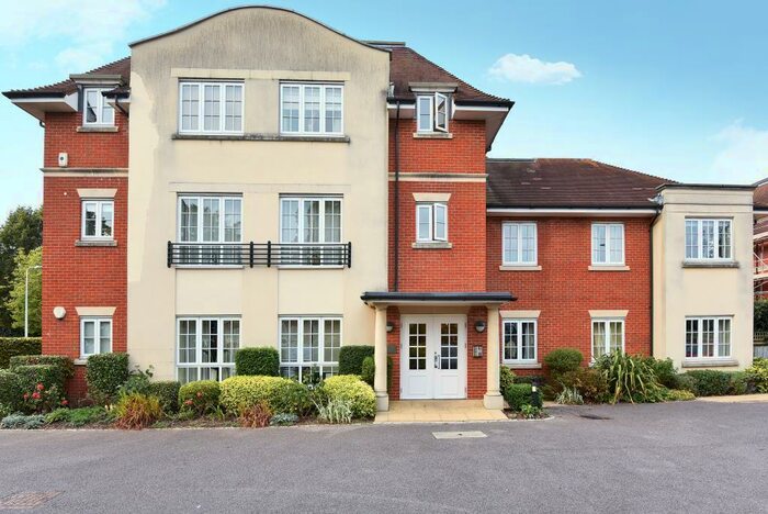 2 Bedroom Apartment To Rent In Newbury, Berkshire, RG14