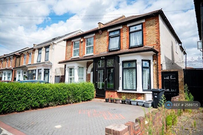 3 Bedroom Semi-Detached House To Rent In Barley Lane, Ilford, IG3