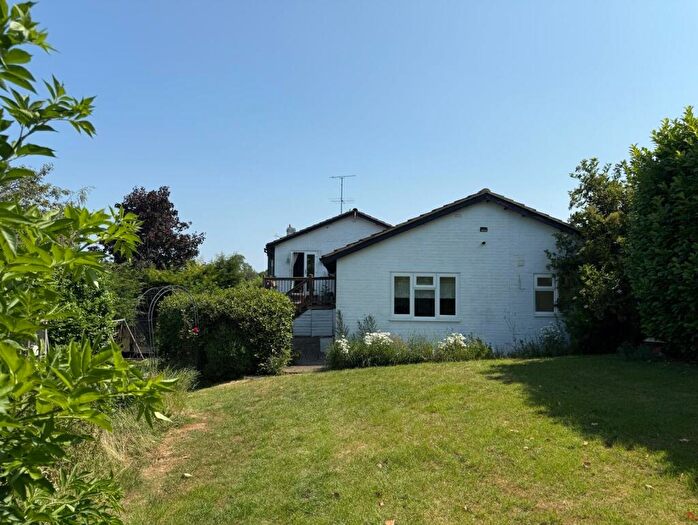 5 Bedroom Detached House For Sale In Spinney Rise, Denford, Kettering, NN14