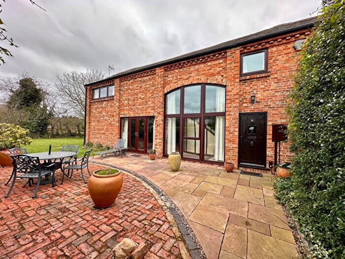 4 Bedroom Barn Conversion For Sale In Cowdray Close, Woolstone, Milton Keynes, MK15