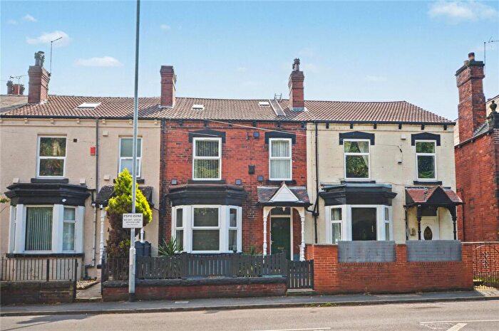 3 Bedroom Town House For Sale In Middleton Road, Leeds, West Yorkshire, LS10