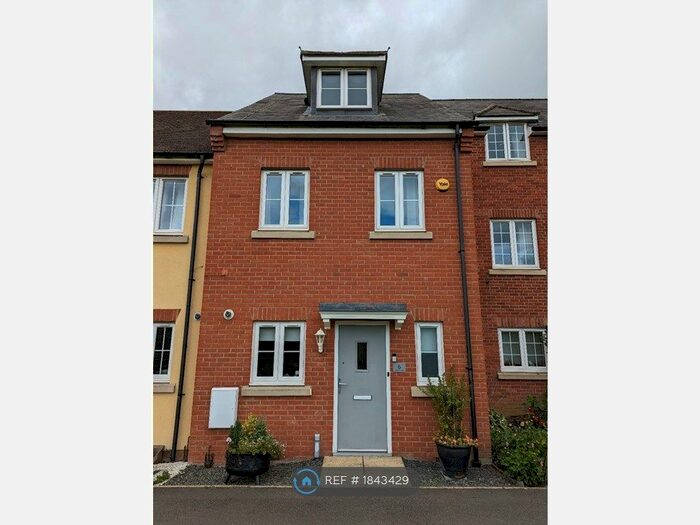 3 Bedroom Terraced House To Rent In Wedon Path, Aylesbury, HP19