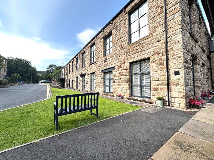 2 Bedroom Apartment To Rent In Tamewater Court, Dobcross, Oldham, Greater Manchester, OL3