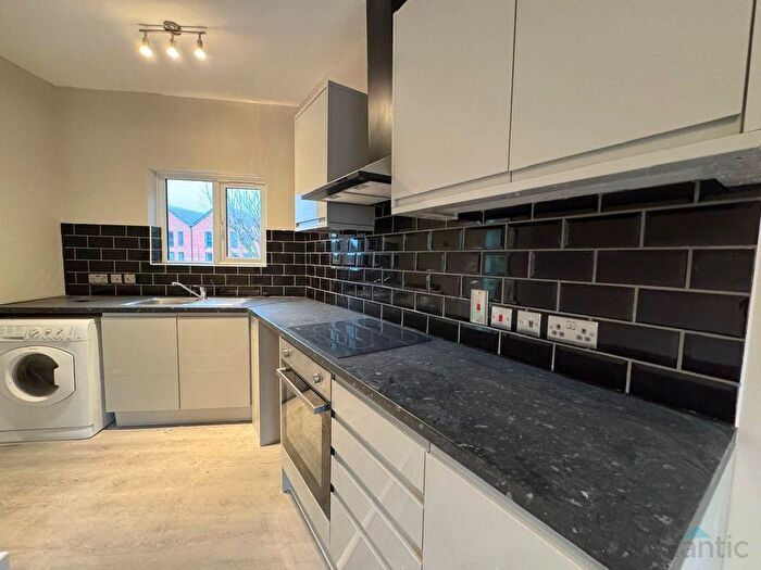 2 Bedroom Flat To Rent In High Street, Potters Bar, EN6