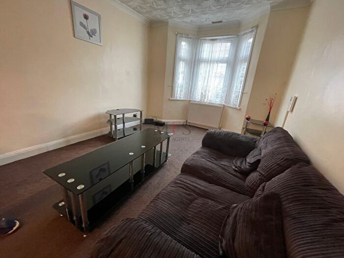 3 Bedroom Terraced House To Rent In Queens Road, Southall, UB2