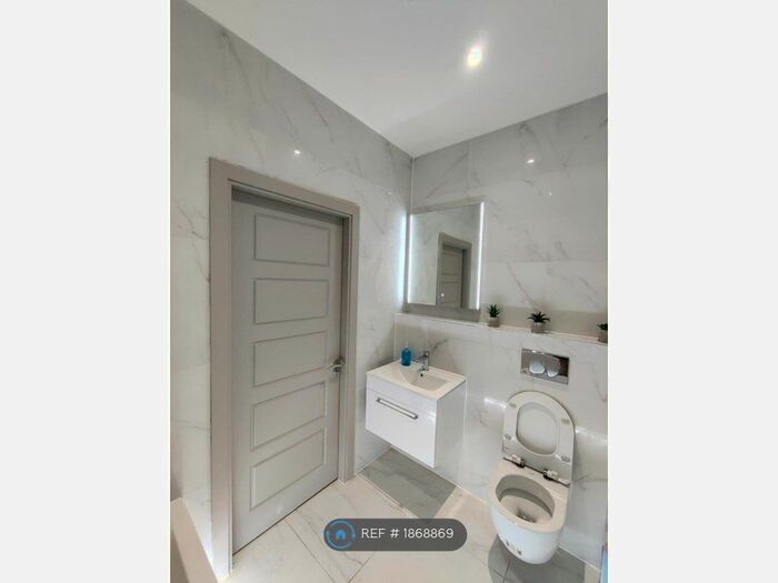 1 Bedroom Flat To Rent In Cube House, Stoke Mandeville, Aylesbury, HP22