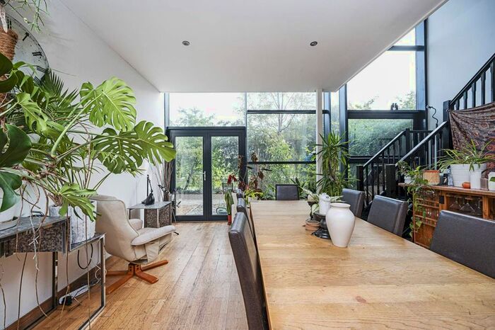 3 Bedroom Flat To Rent In Roach Road, Bow, London, E3