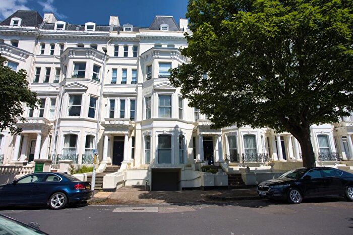 2 Bedroom Flat For Sale In Clifton Gardens, Folkestone, Kent, CT20