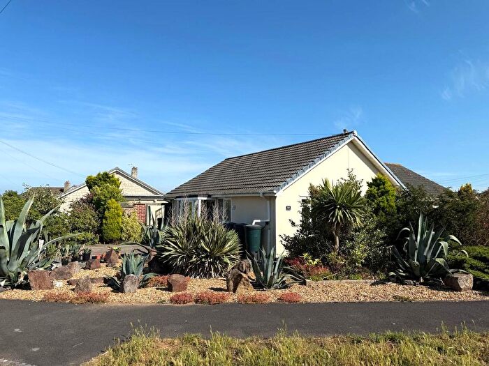 3 Bedroom Semi Detached Bungalow For Sale In Links Gardens, Burnham-On-Sea, TA8