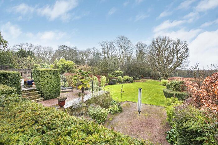 4 Bedroom Detached House For Sale In The Grove, Brookmans Park, AL9