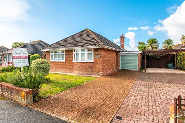 2 Bedroom Detached Bungalow For Sale In Pound Mead, Ryde, PO33