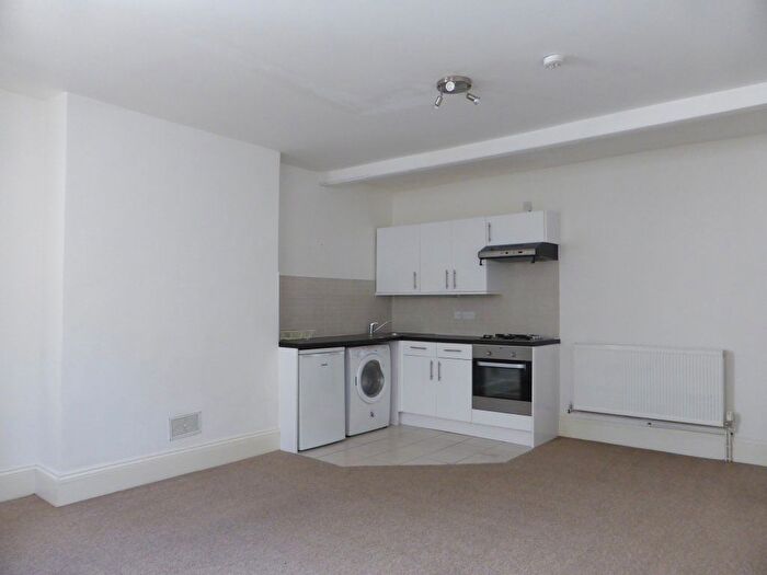 2 Bedroom Flat To Rent In Brunswick Road, Hove, BN3