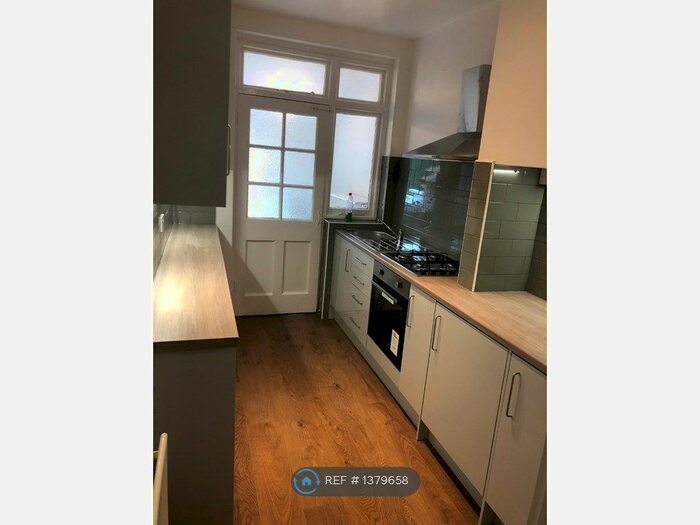 2 Bedroom Maisonette To Rent In Terrace Road, Walton-On-Thames, KT12