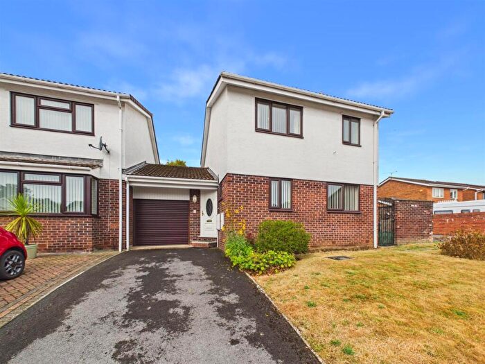 3 Bedroom Link Detached House For Sale In The Meadows, Hanham, Bristol, BS15