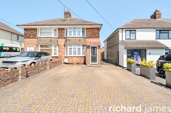 3 Bedroom Semi-Detached House For Sale In Morstone Road, Royal Wootton Bassett, SN4