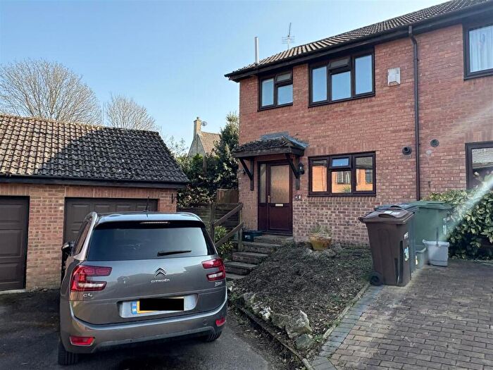 3 Bedroom Semi-Detached House To Rent In Shutehay Drive, Cam, GL11