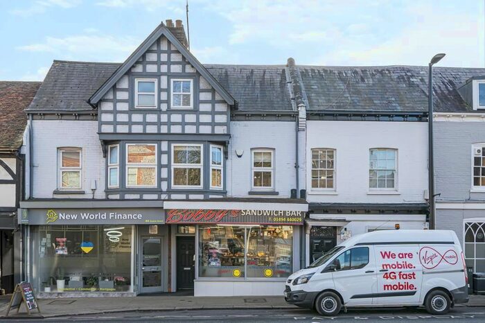 3 Bedroom Flat To Rent In High Wycombe, Buckinghamshire, HP11