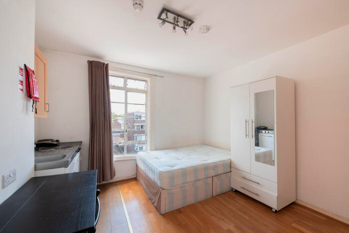 Apartment To Rent In Southampton Road, London, NW5