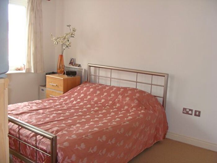 2 Bedroom Flat To Rent In Greenford Avenue, Hanwell, W7