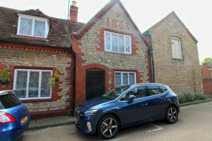 1 Bedroom Terraced House To Rent In New Street, Stony Stratford, Milton Keynes, MK11