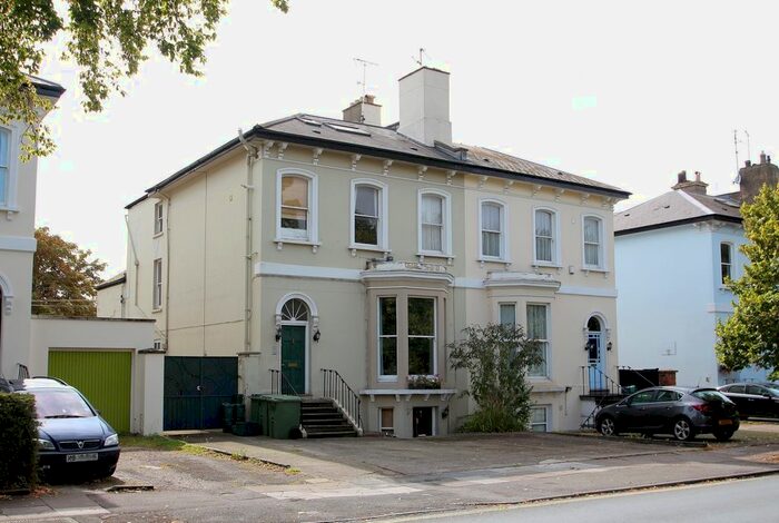 1 Bedroom Flat To Rent In Queens Road, Cheltenham, Glos, GL50