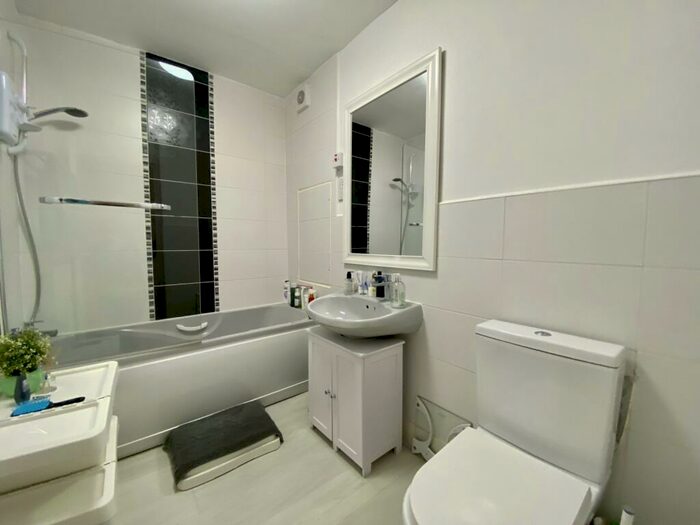 2 Bedroom Apartment To Rent In Lancaster Road, Didsbury, Manchester, M20