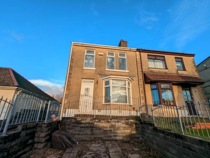 3 Bedroom Semi-Detached House To Rent In Drumau Road, Birchgrove, SA7