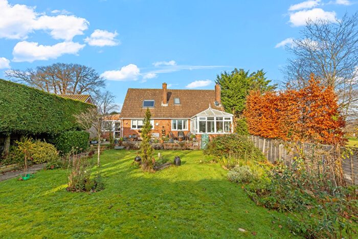3 Bedroom Detached House For Sale In Carron Lane, Midhurst, GU29