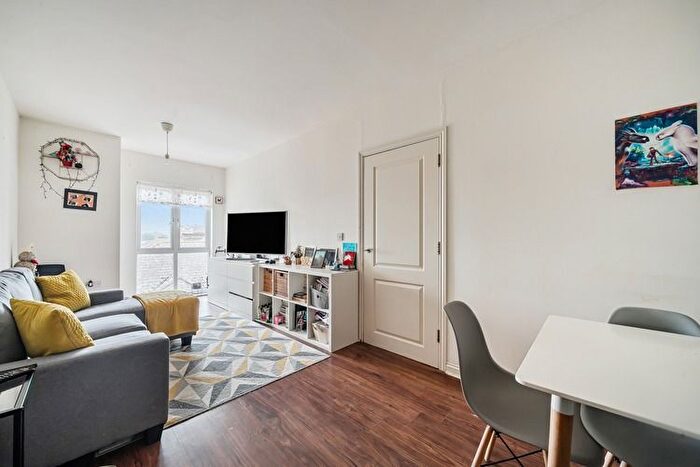 2 Bedroom Flat For Sale In Novello House, Slough, Greater London, SL2