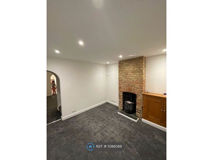 2 Bedroom Terraced House To Rent In New Street, Rugby, CV22