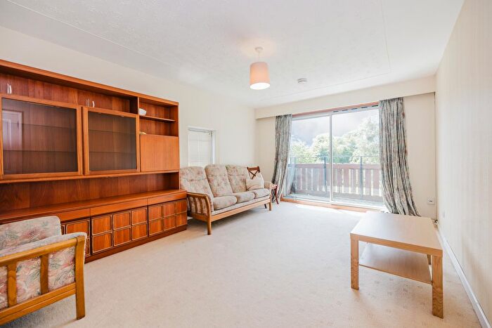 2 Bedroom Flat To Rent In Lady Nairne Loan, Edinburgh, EH8