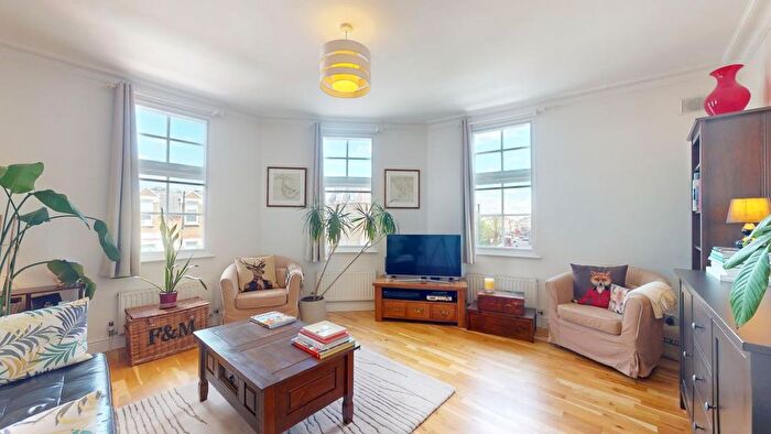 2 Bedroom Flat To Rent In Fulham Road, London, SW6
