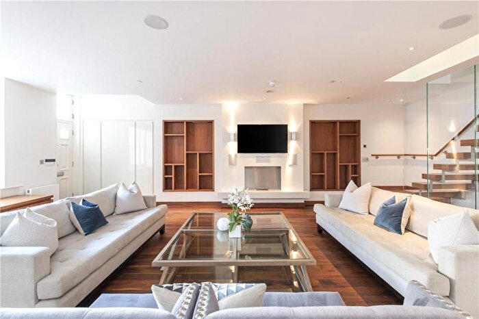 3 Bedroom Mews To Rent In Wilton Row, Belgravia, SW1X