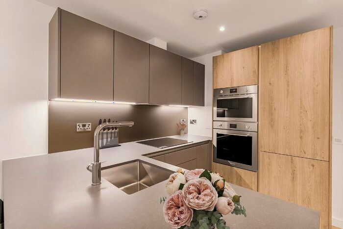 Studio To Rent In Nine Elms Lane, London, SW11