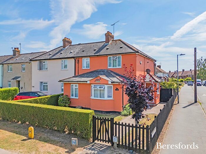 3 Bedroom Semi-Detached House For Sale In Margaretting Road, Writtle, CM1
