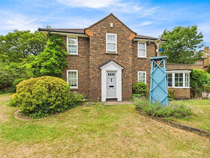 3 Bedroom Detached House To Rent In The Avenue, St Margarets, TW1