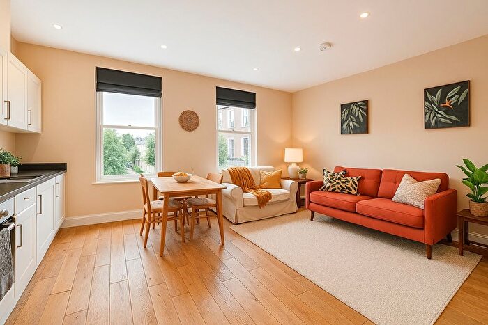 2 Bedroom Flat For Sale In Fulham Road, London, SW6