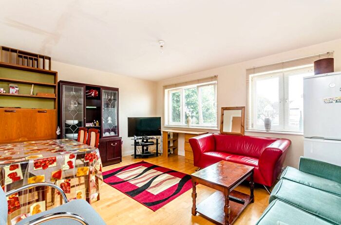 2 Bedroom Flat For Sale In Vincent Close, Bromley, BR2