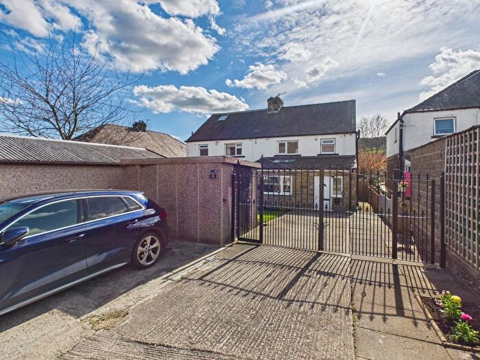 3 Bedroom Semi Detached House For Sale In Druids View, Bingley, BD16