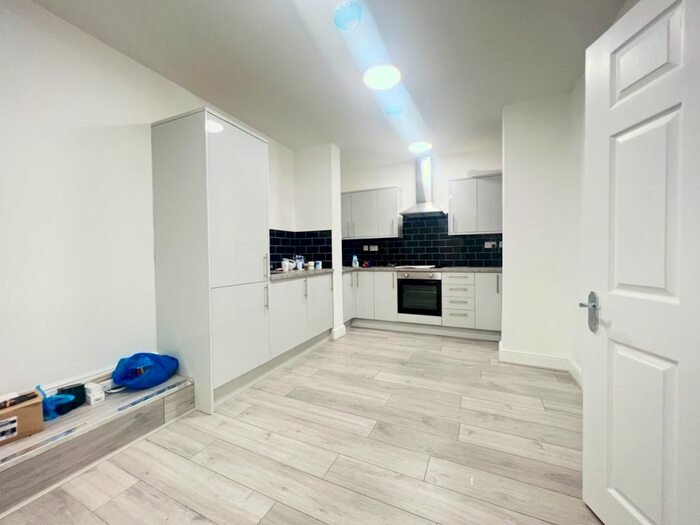 1 Bedroom Flat To Rent In Upper Road, Plaistow, London, E13